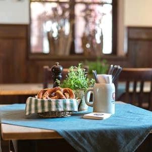 Gedeckter Tisch im Bayrischen Wirtshaus © Franziskaner Wirtshaus Biergarten Muenchen